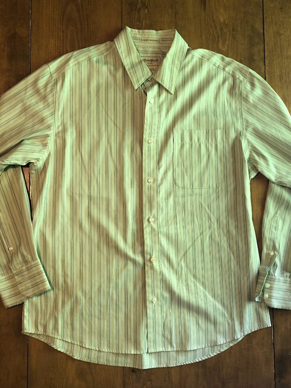 Eddie Bauer 100% Cotton Mens Large Wrinkle Resistant Green Button Down Shirt